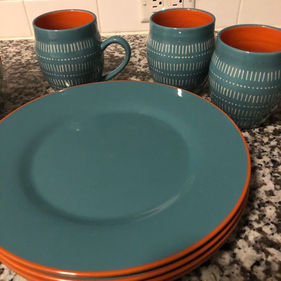Dinnerware - Picture 4 of 5